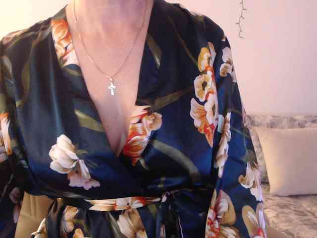 goodSnowQueen webcam