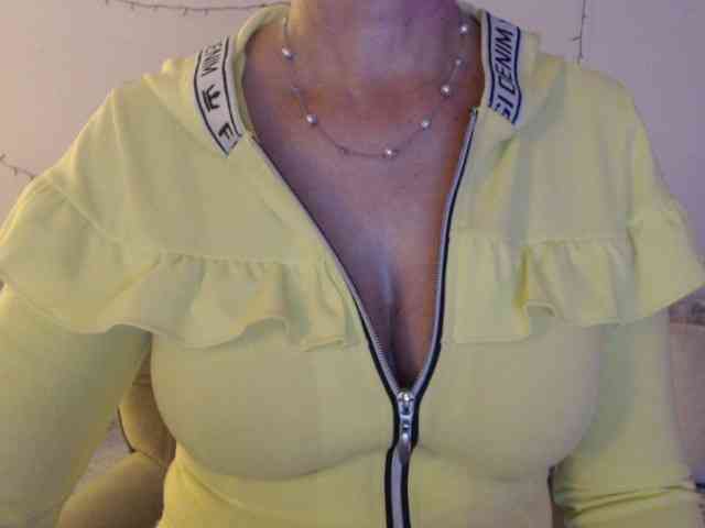 goodSnowQueen webcam