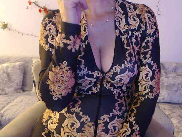 goodSnowQueen webcam