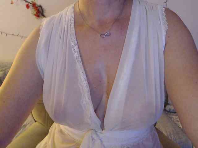 striptease cam GoodSnowQueen