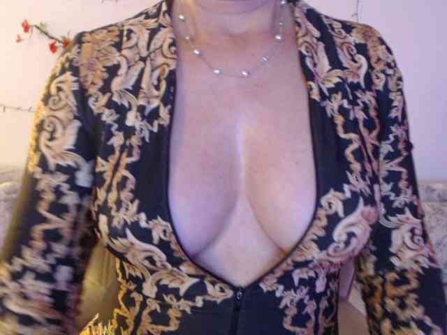 goodSnowQueen webcam