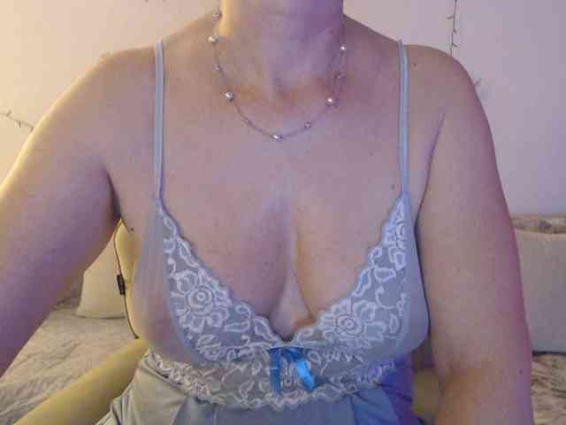 goodSnowQueen webcam