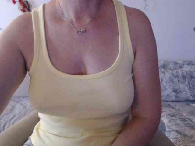goodSnowQueen webcam