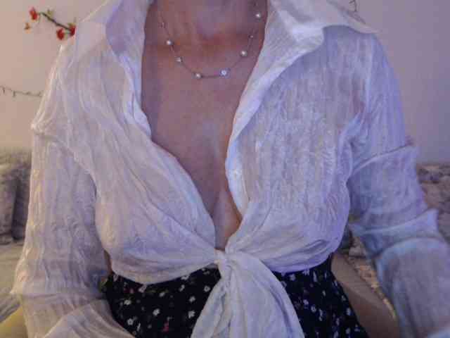 goodSnowQueen webcam