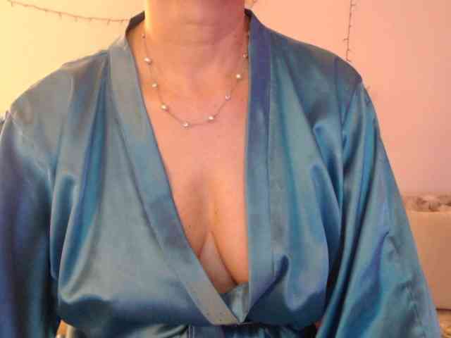 goodSnowQueen webcam