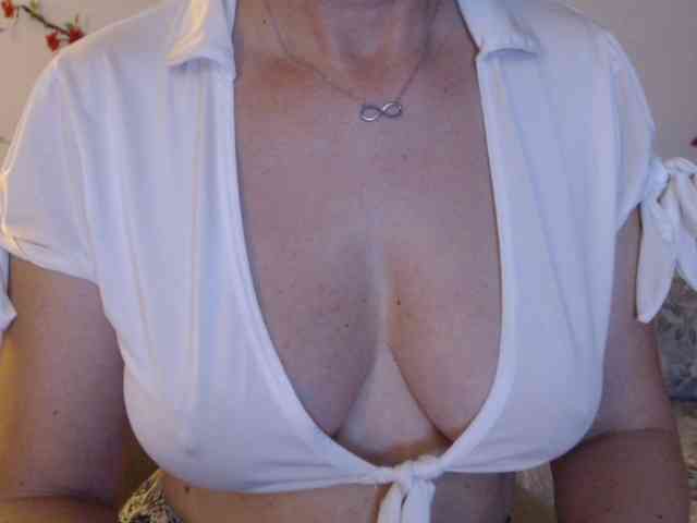 goodSnowQueen webcam