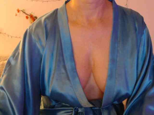 goodSnowQueen webcam
