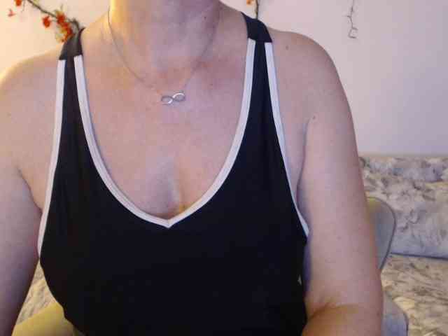 goodSnowQueen webcam