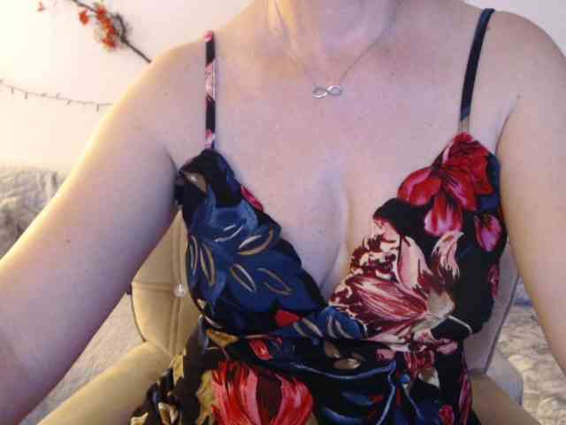 goodSnowQueen webcam