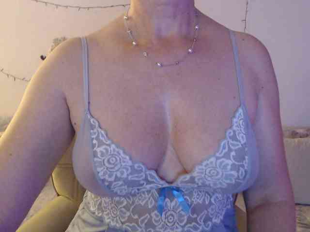 goodSnowQueen webcam