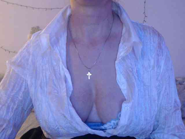 goodSnowQueen webcam