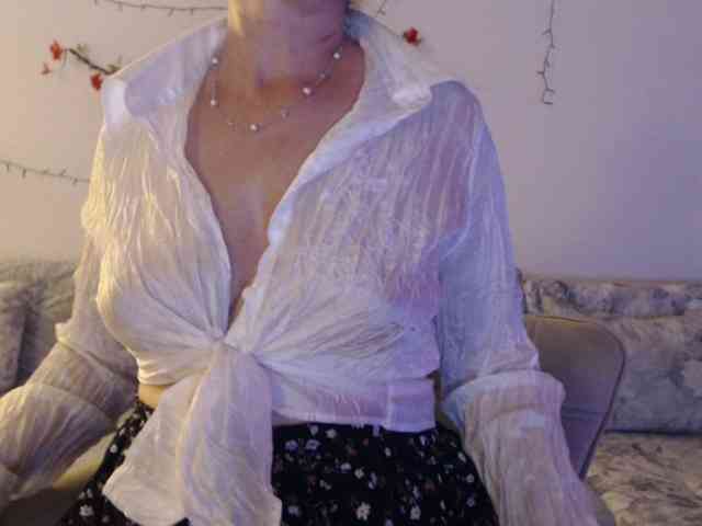 goodSnowQueen webcam