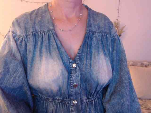 goodSnowQueen webcam