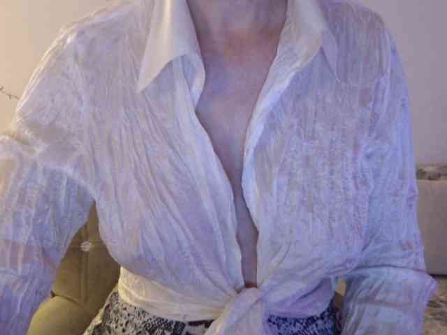 goodSnowQueen webcam