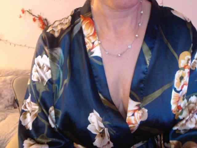 goodSnowQueen webcam