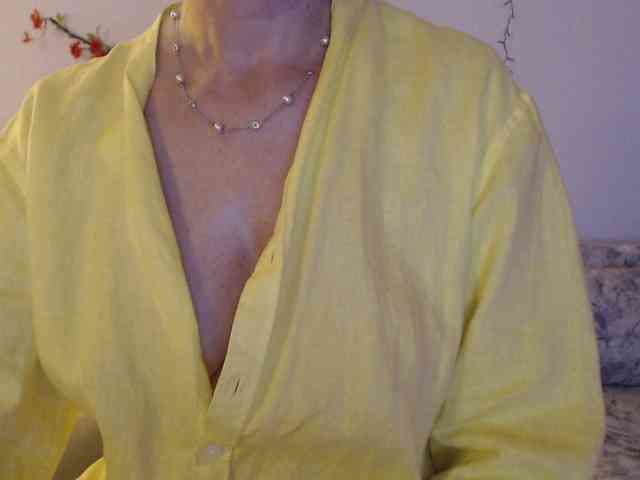 goodSnowQueen webcam