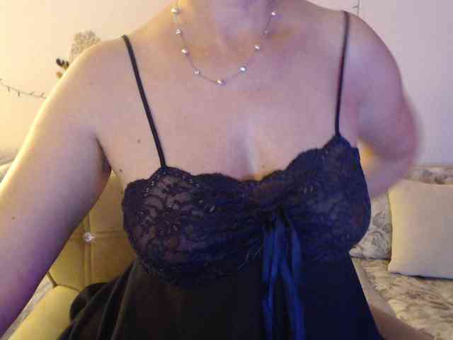 goodSnowQueen webcam