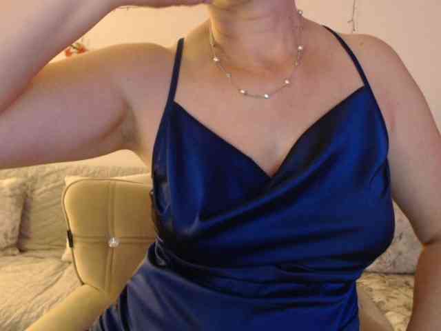 goodSnowQueen webcam