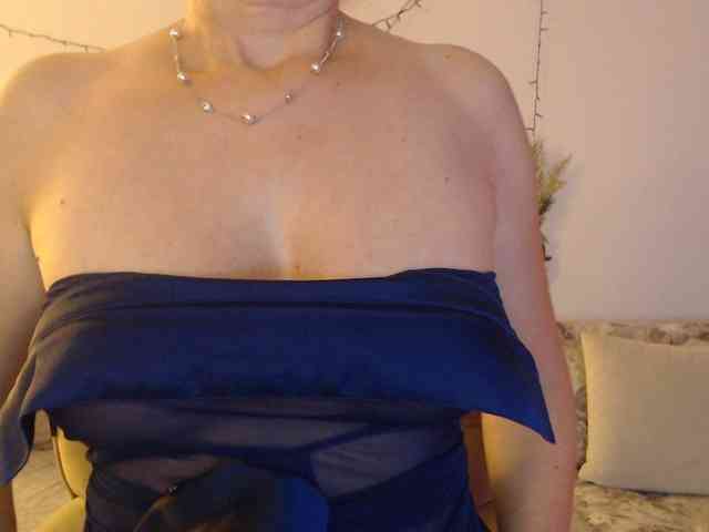 goodSnowQueen webcam