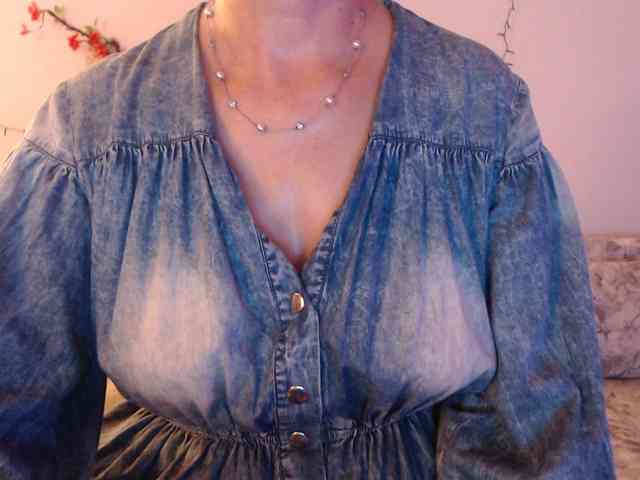 goodSnowQueen webcam