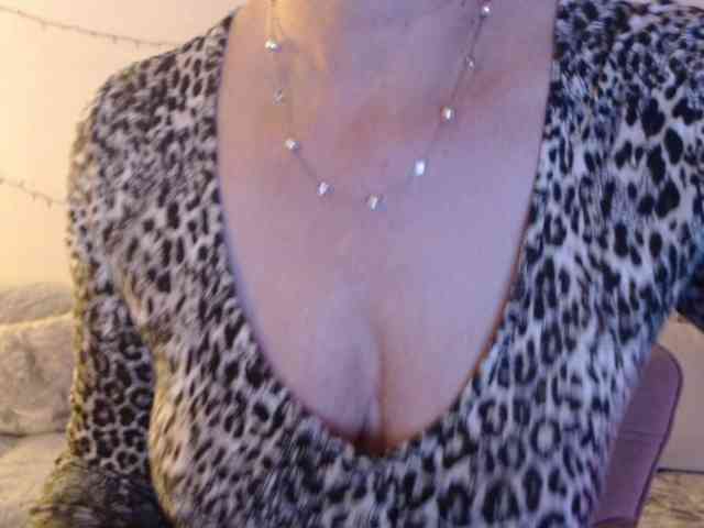 goodSnowQueen Live Webcam on BongaCams