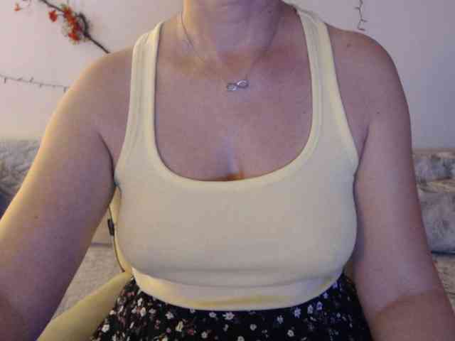 goodSnowQueen webcam