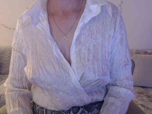 goodSnowQueen webcam