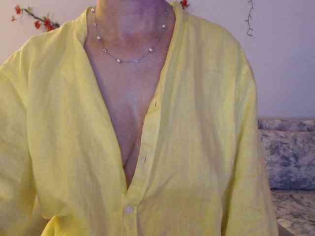 goodSnowQueen webcam