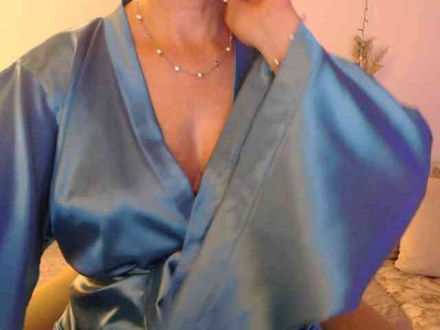 goodSnowQueen webcam