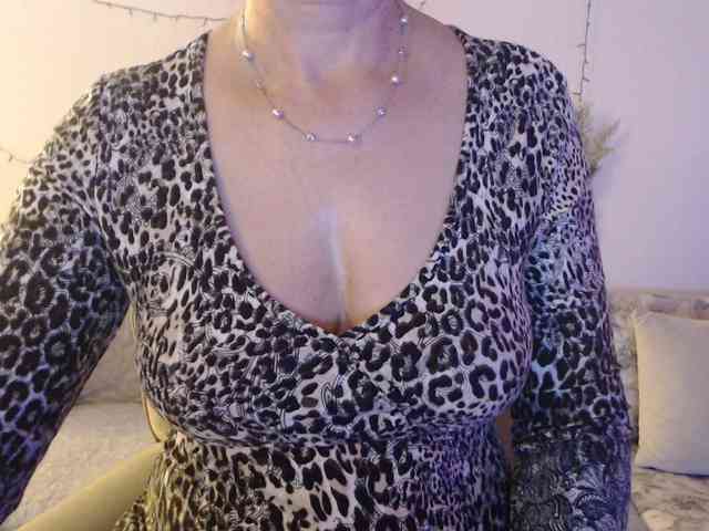 goodSnowQueen webcam