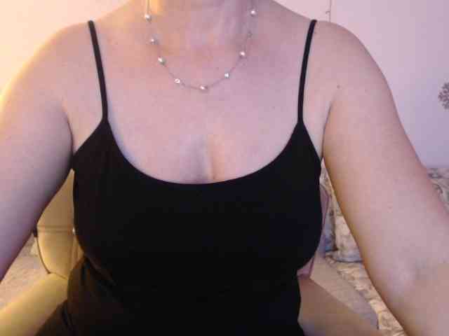 goodSnowQueen webcam