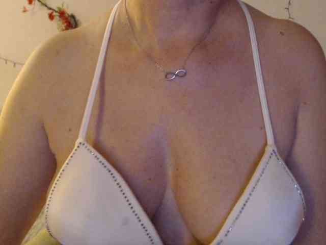 goodSnowQueen webcam