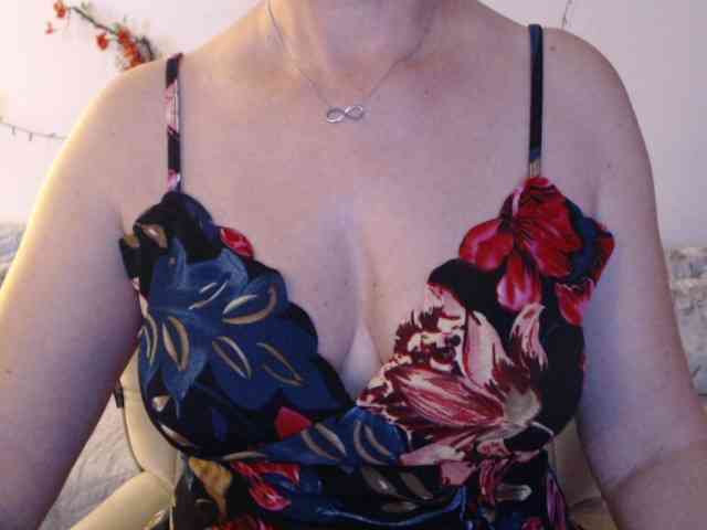 goodSnowQueen webcam