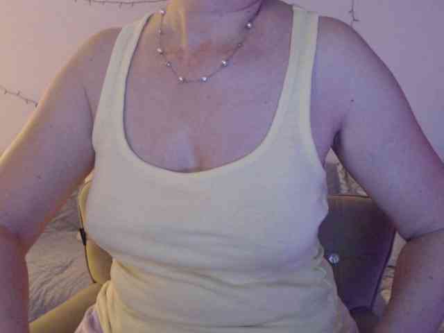 goodSnowQueen webcam