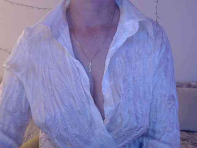 goodSnowQueen webcam