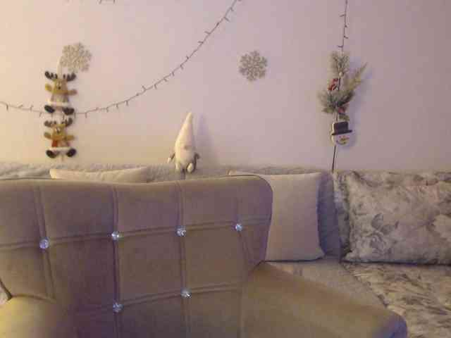 goodSnowQueen webcam