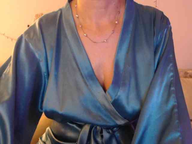 goodSnowQueen webcam