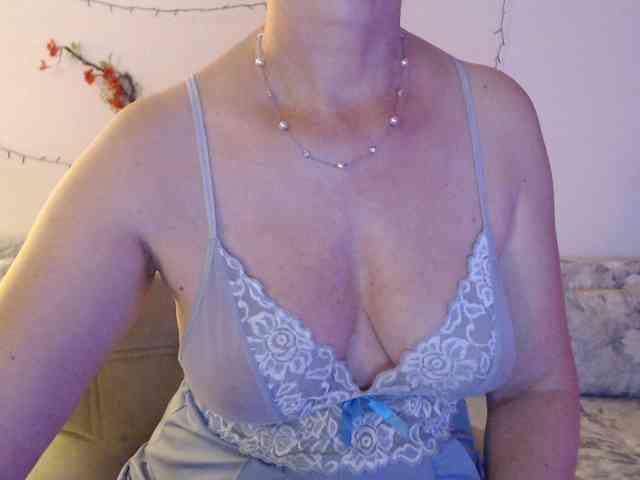 goodSnowQueen webcam