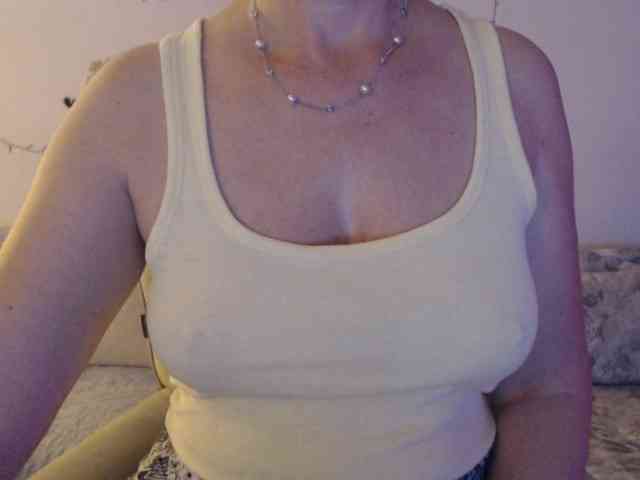 goodSnowQueen webcam