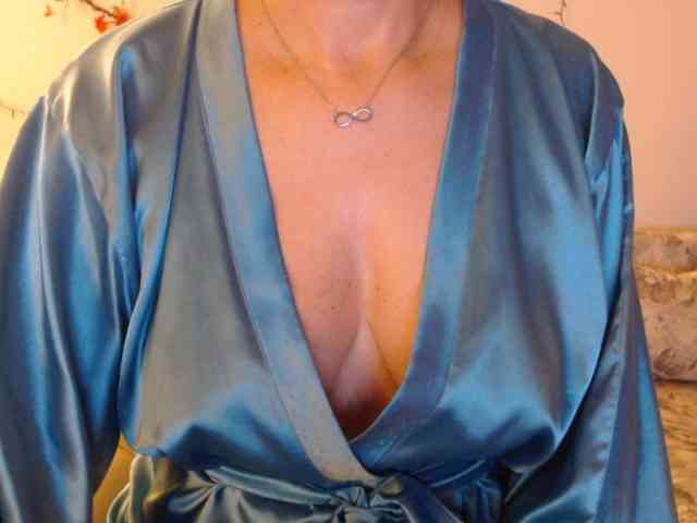 goodSnowQueen webcam