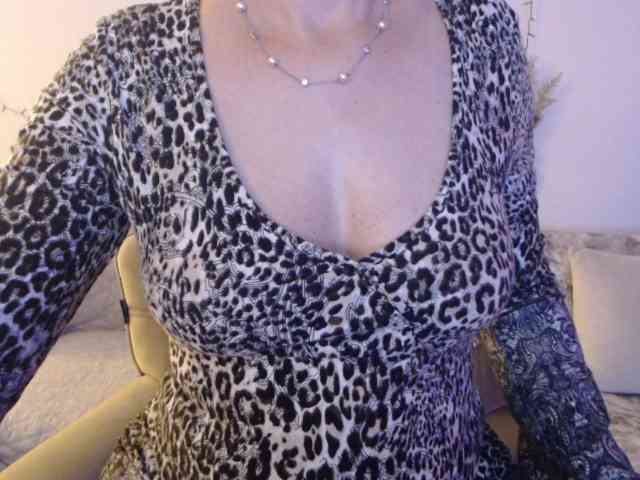 goodSnowQueen webcam