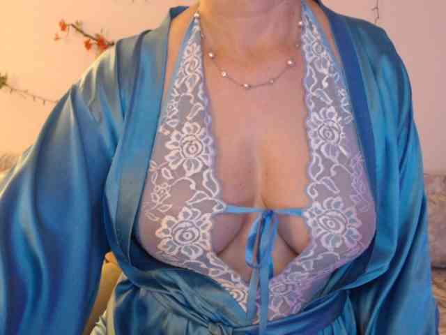 goodSnowQueen webcam