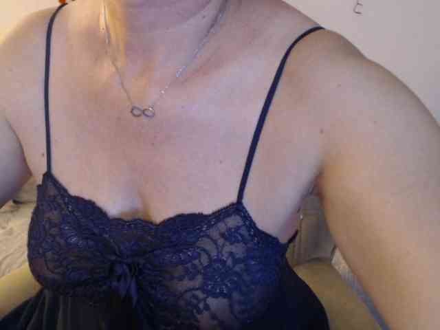 goodSnowQueen webcam