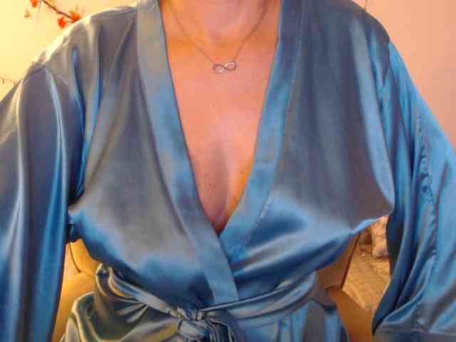 goodSnowQueen webcam