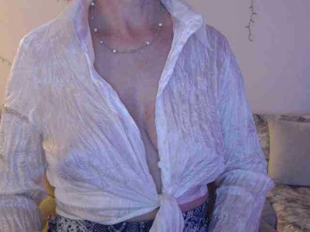 goodSnowQueen webcam