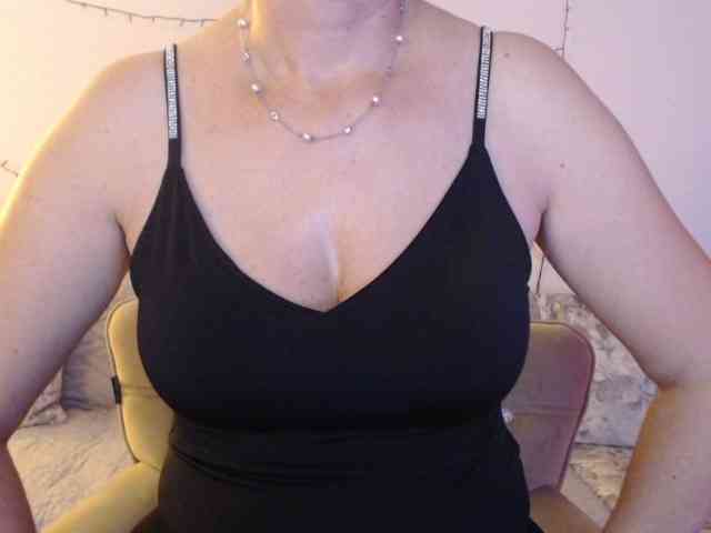 goodSnowQueen webcam