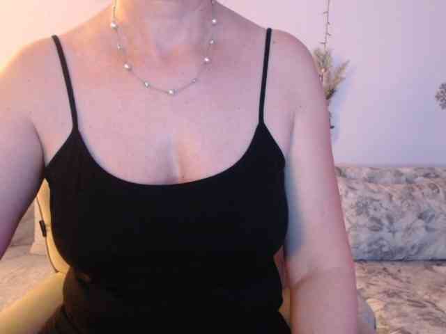 goodSnowQueen webcam