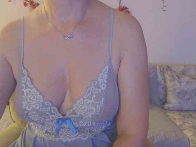 goodSnowQueen webcam