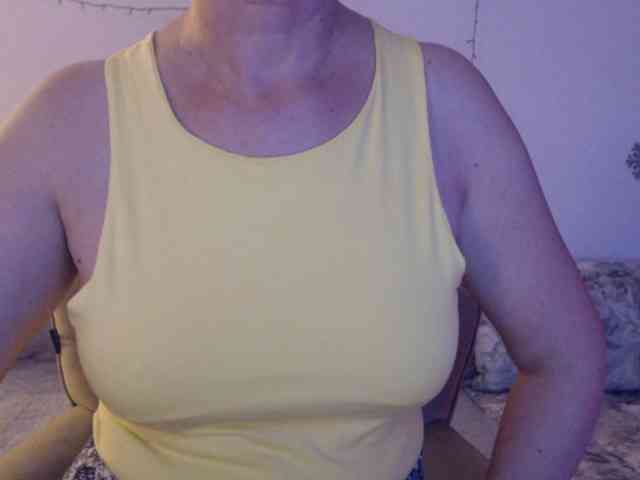 goodSnowQueen webcam