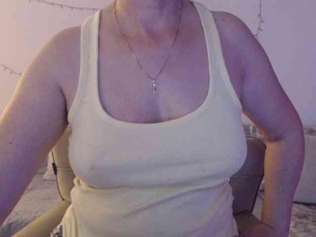 goodSnowQueen Live Webcam on BongaCams